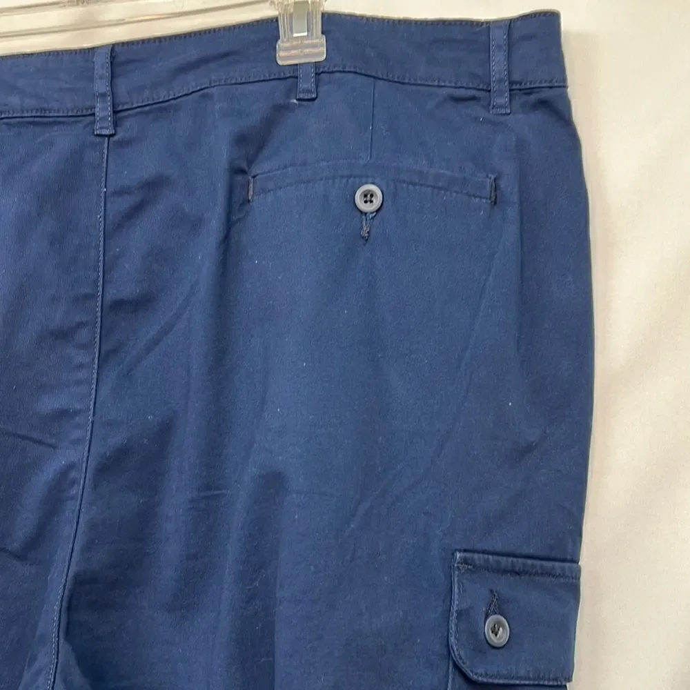St. John’s Bay Navy Blue Cargo shorts size 44 NWT